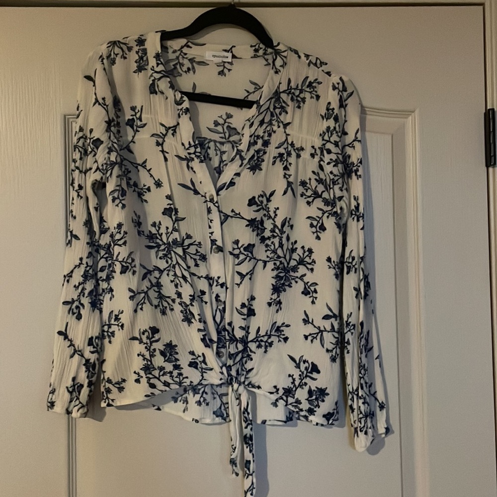 Long sleeve button down floral blouse with front tie.